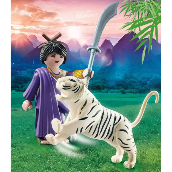 Special Plus Asiakämpferin mit Tiger